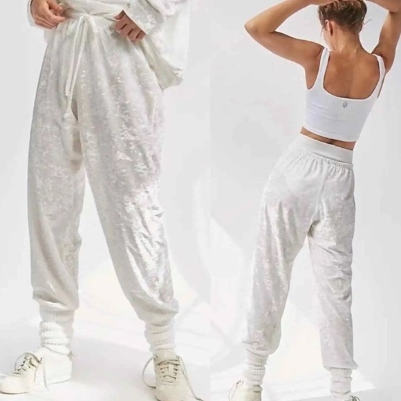 Free People Movement Onzie White Velvet Jogger Pants Size Small - Picture 1 of 13